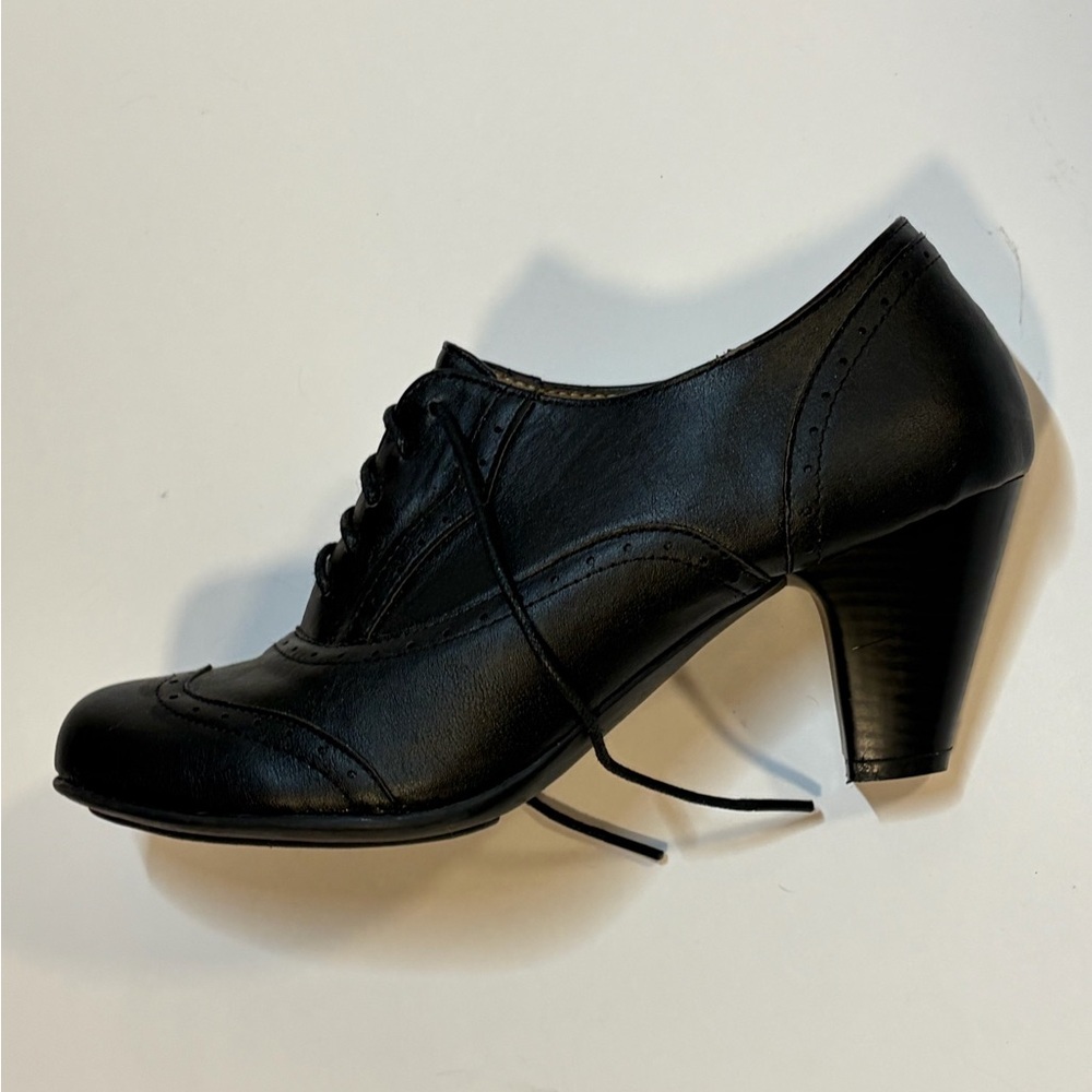Refresh Women’s Classic Black Leather Oxfords, Size 8 - Picture 4 of 7